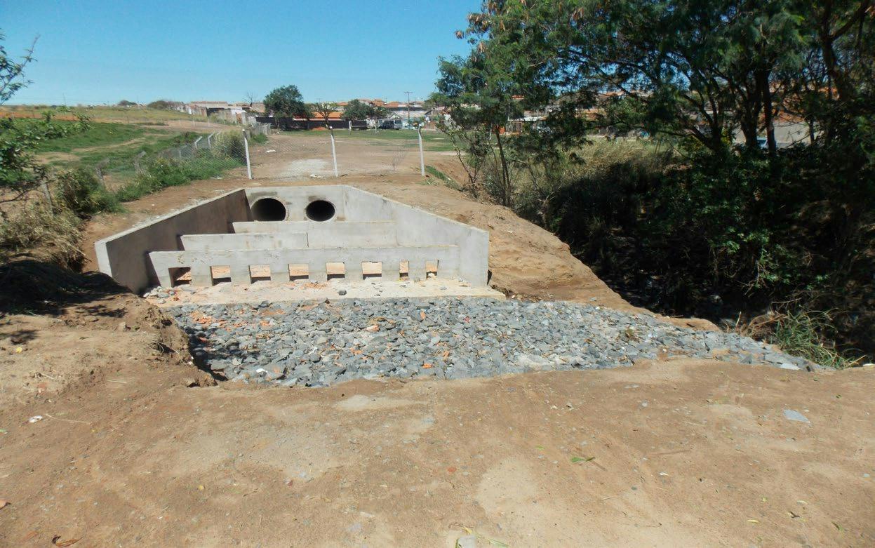 Estrutura de drenagem em projeto de engenharia